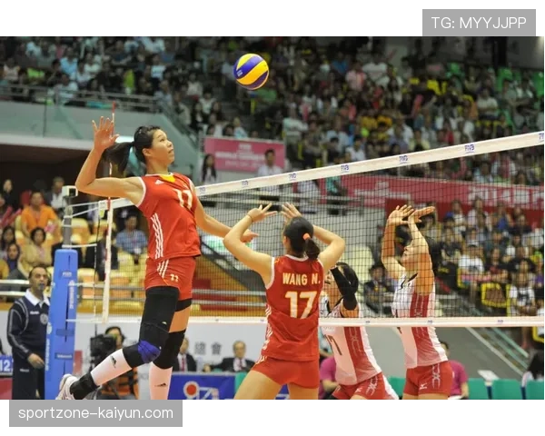 “沙尔克后防核心训练中受伤，疑似因演练新防守配合时沟通失误导致”